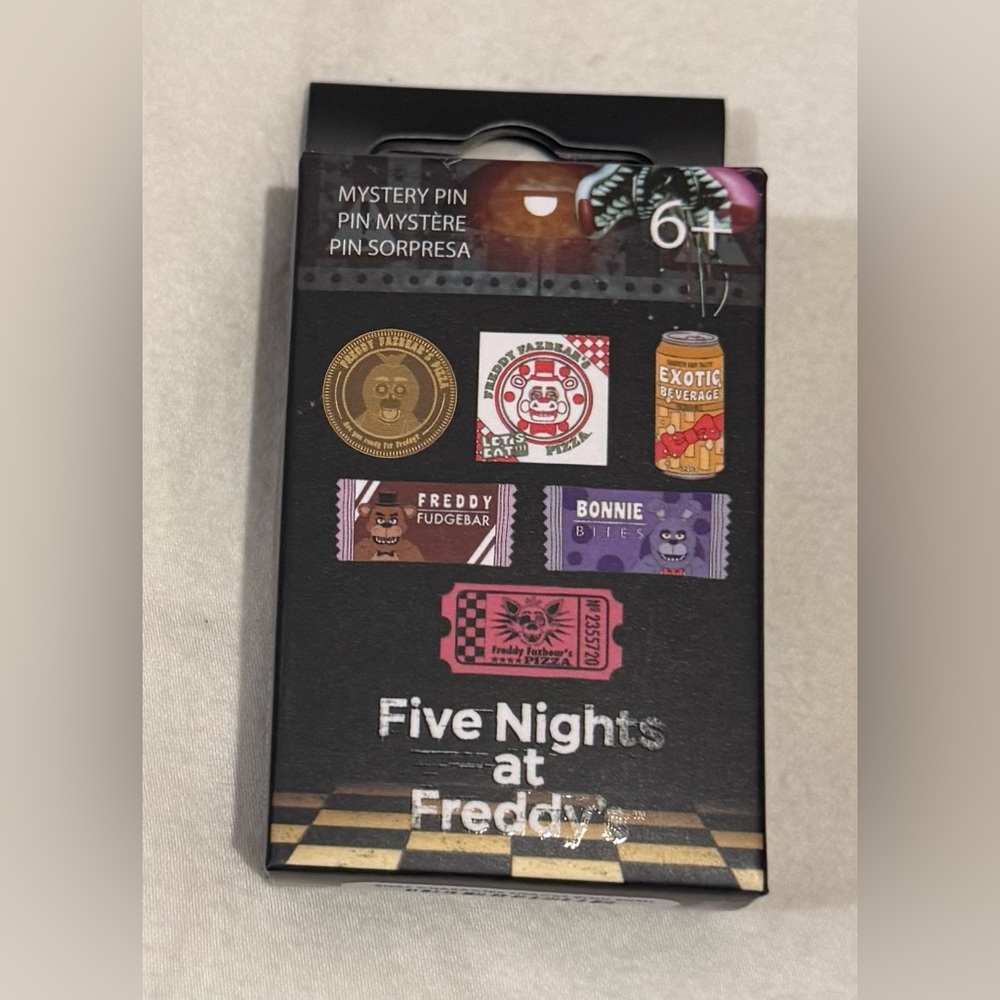 Loungefly Five Nights At Freddy's Snacks
Blind Box Enamel Pin - Picture 3 of 4